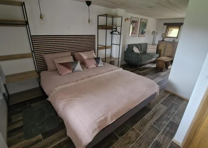 La Maison Rose Inn *